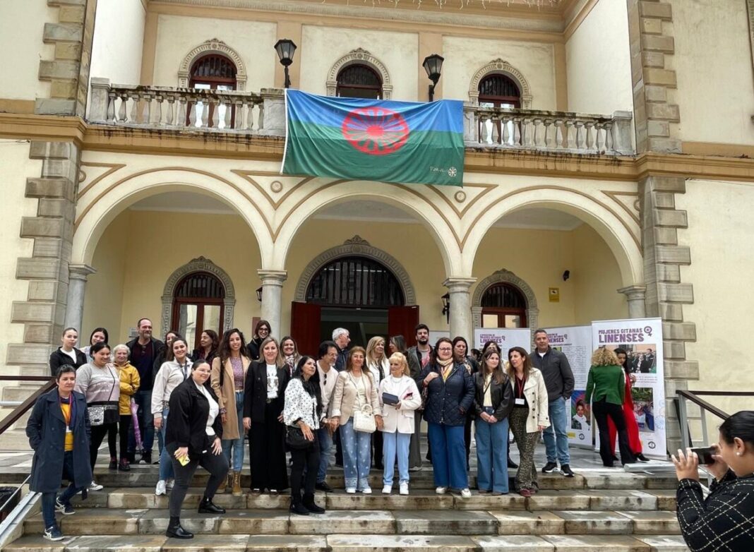 La Línea celebra el Día del Pueblo Gitano con un homenaje a María Carmona Santiago en su 94 cumpleaños